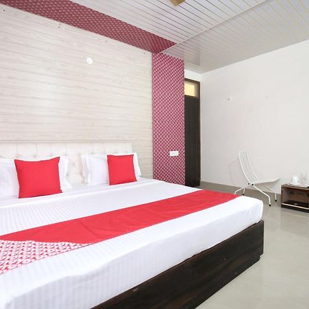 Collection O Gold Star Hotel Sohana Exterior photo