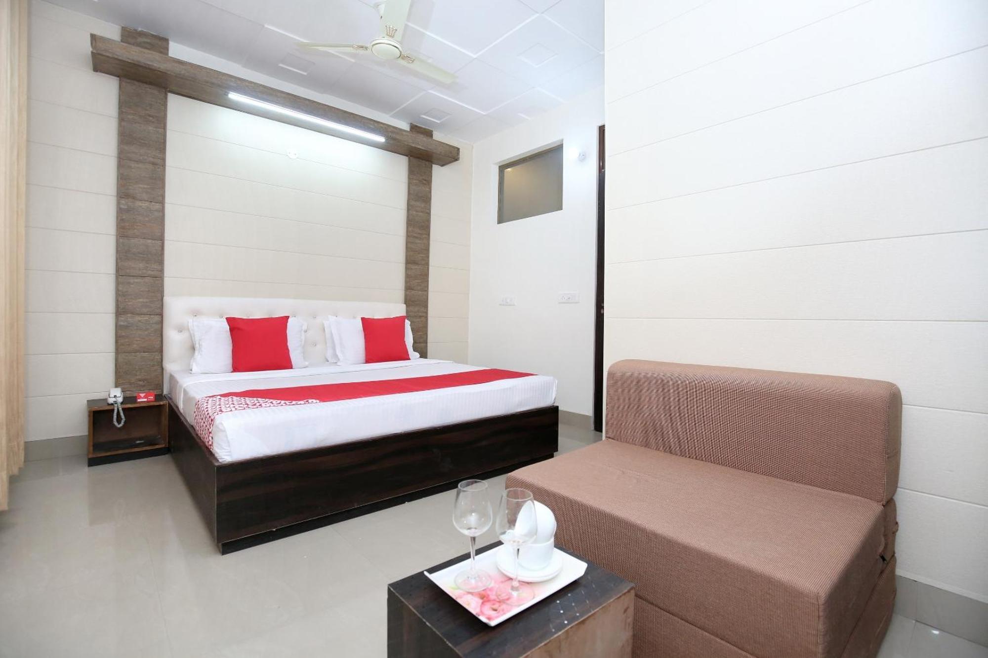 Collection O Gold Star Hotel Sohana Exterior photo