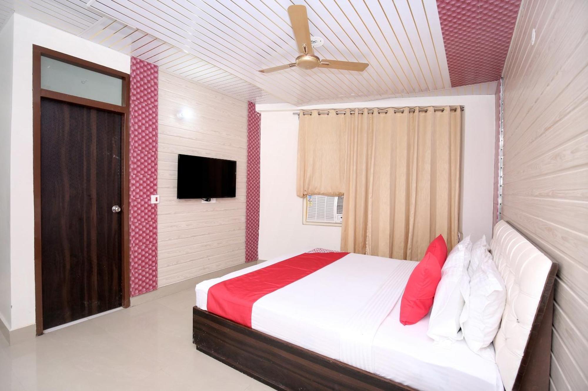 Collection O Gold Star Hotel Sohana Exterior photo